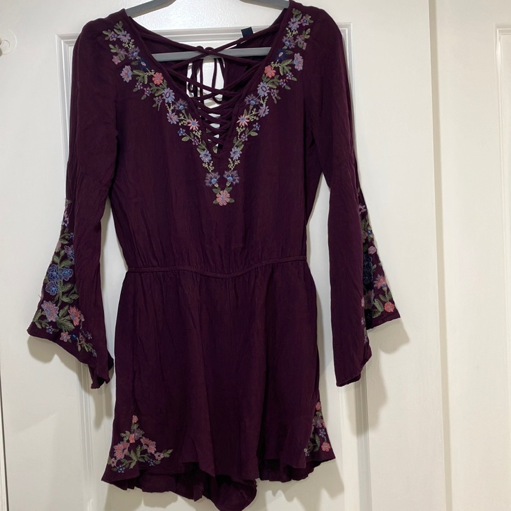American Eagle Outfitters‎ Burgundy Embroidered Floral Romper Sz S- EUC